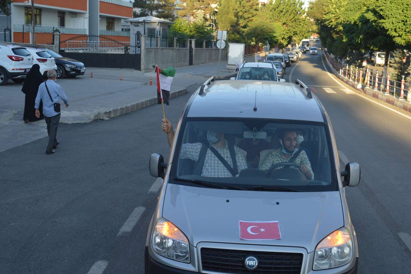 Filistin'deki Müslümanlara yüzlerce araçlık konvoyla destek Filistin'deki Müslümanlara yüzlerce araçlık konvoyla destek